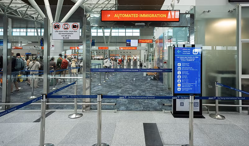 Lối đi ưu tiên tại Nhà ga Quốc tế Đà Nẵng (T2) được đưa vào phục vụ hành khách nhằm nâng cao trải nghiệm hành khách, tiếp tục hành trình chuyển đổi số và cải thiện chất lượng dịch vụ.