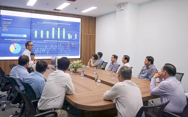 Lãnh đạo Trung tâm IOC Đà Nẵng trong phiên họp tích hợp hệ thống.