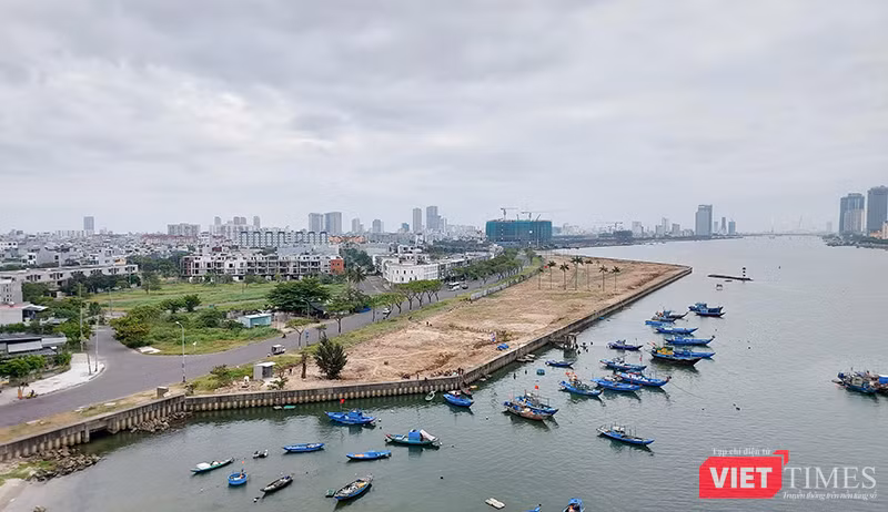 Dự án bất động sản và bến du thuyền Đà Nẵng (Marina Complex) bên sông Hàn.