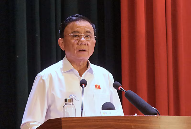 Thường trực Ban Bí thư Trần Cẩm Tú phát biểu tại Hội nghị tiếp xúc cử tri tại 6 phường trên địa bàn TP Đà Nẵng gồm: Hải Châu, Sơn Trà, Thanh Khê, An Khê, Hòa Cường và An Hải.