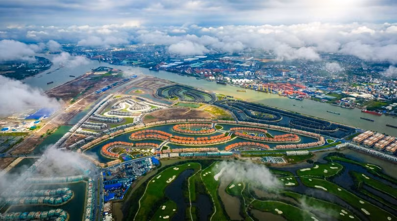 Đô thị đảo Vũ Yên rộng 877ha được ba dòng sông bao bọc, tiếp giáp hơn 16km mặt nước tự nhiên. Ảnh ĐH.