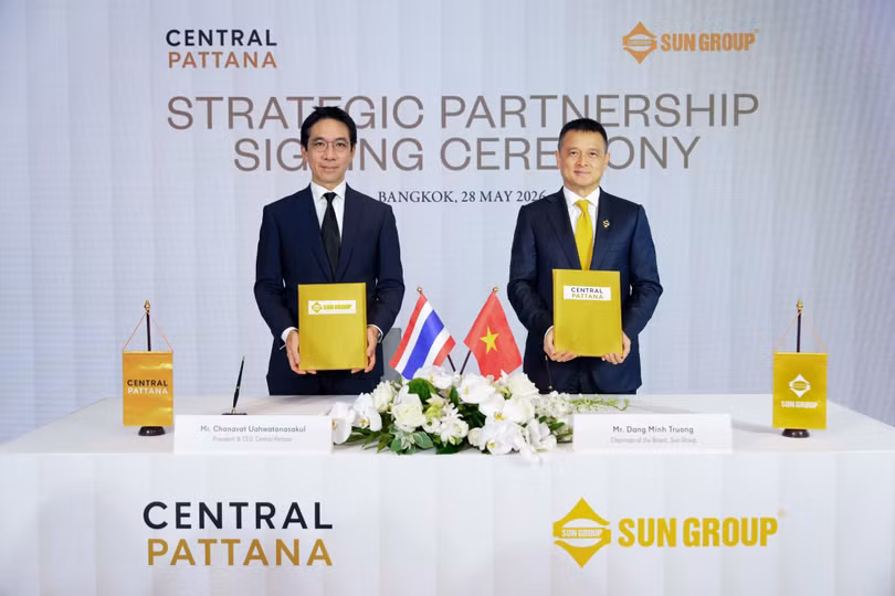 Đại diện Sun Group và Central Pattana tại lễ ký kết.