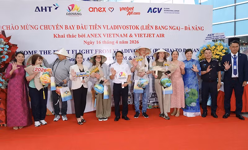 Lễ đón chuyến bay đầu tiên từ thị trường Nga đến Đà Nẵng được tổ chức tại sảnh đến Nhà ga quốc tế T2 – Sân bay quốc tế Đà Nẵng.