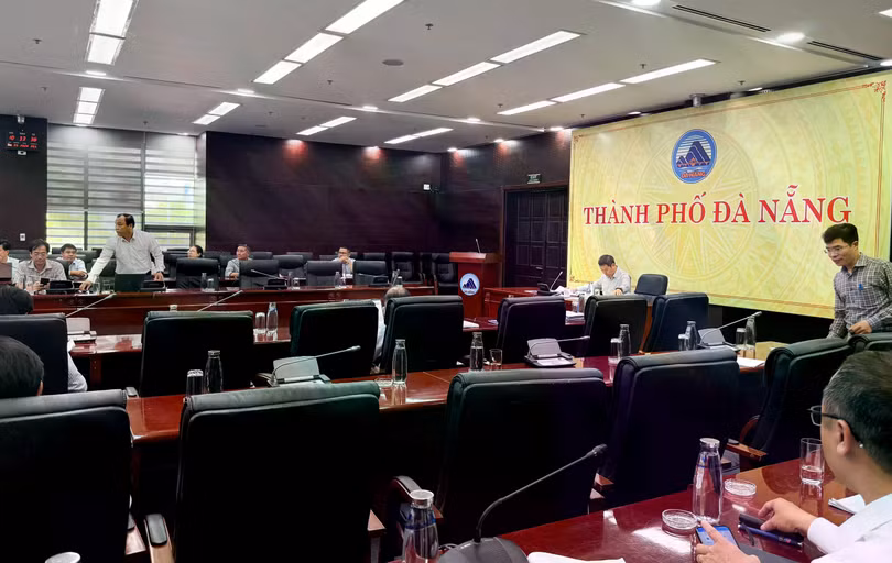 Chủ tịch UBND thành phố Đà Nẵng Nguyễn Mạnh Hùng chủ trì buổi làm việc với các sở ngành về tình hình cấp nước sạch trên địa bàn TP. Ảnh XM.