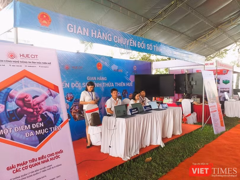 Các đơn vị, doanh nghiệp của Huế tham gia quảng bá, trưng bày thành tựu về chuyển đổi số tổ chức tại Huế.