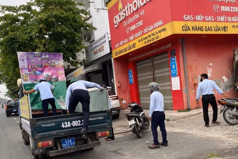 Lực lượng chức năng TP Đà Nẵng bắt đầu thực hiện công tác đảm bảo trật tự vỉa hè, vệ sinh môi trường và mỹ quan đô thị.