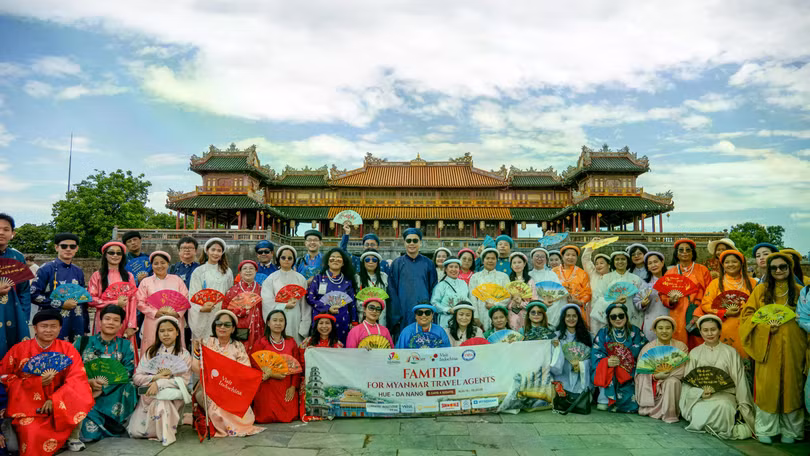 Đoàn Farmtrip của Hiệp Hội Liên minh Lữ hành Quốc gia Myanmar tham gia trải nghiệm du lịch tại Huế. Ảnh VD.