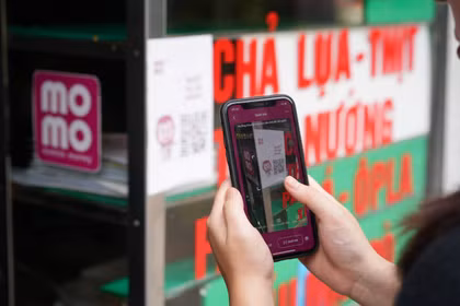 Hết bỡ ngỡ với mã QR, người Việt thực hiện 25 tỷ giao dịch không dùng tiền mặt