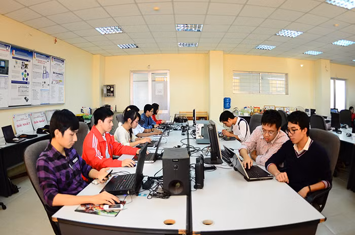 Sinh viên ĐH Bách Khoa Hà Nội (ảnh: KTĐT)