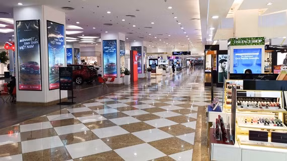 Các trung tâm thương mại vắng khách, sức mua giảm hẳn trong thời kỳ Covid-19 Các trung tâm thương mại vắng khách, sức mua giảm hẳn trong thời kỳ Covid-19
