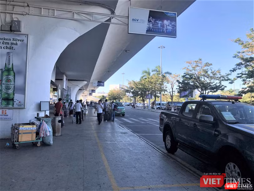 Hình ảnh tại ga đến (Arrivals)