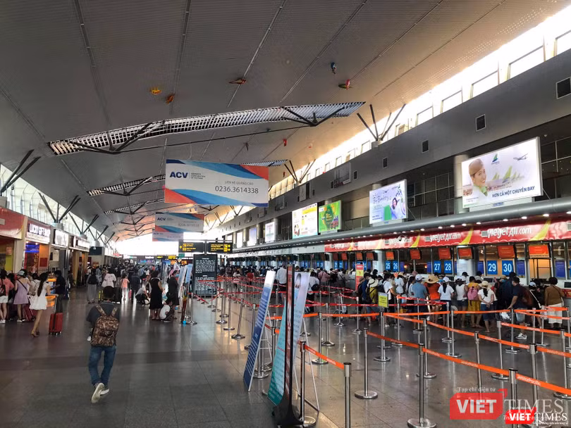 Hình ảnh tại ga đến (Arrivals) Hình ảnh tại ga đến (Arrivals)