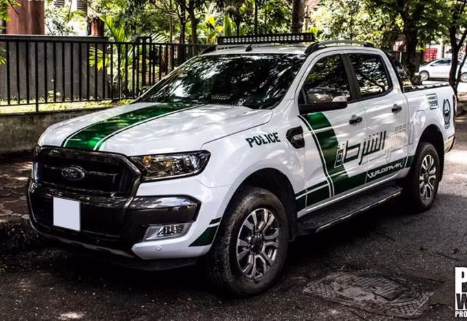 Ford Ranger Wildtrak dán tem cảnh sát Dubai Ford Ranger Wildtrak dán tem cảnh sát Dubai