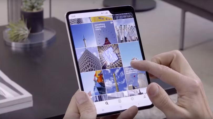 Samsung Galaxy Fold (ảnh: Expert Review) Samsung Galaxy Fold (ảnh: Expert Review)