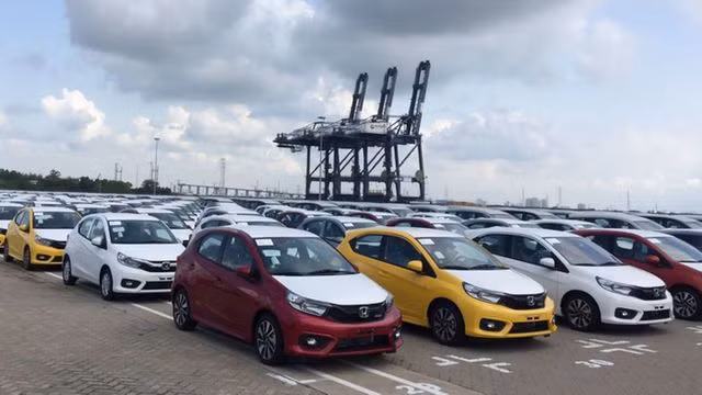 Thị trường xe cỏ ngày càng đa dạng, nhưng người Việt vẫn phải mua các loại xe này với giá đắt đỏ Thị trường xe cỏ ngày càng đa dạng, nhưng người Việt vẫn phải mua các loại xe này với giá đắt đỏ