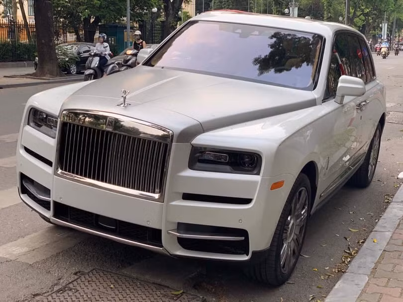 SUV siêu sang Rolls-Royce Cullinan đầu tiên về Việt Nam SUV siêu sang Rolls-Royce Cullinan đầu tiên về Việt Nam