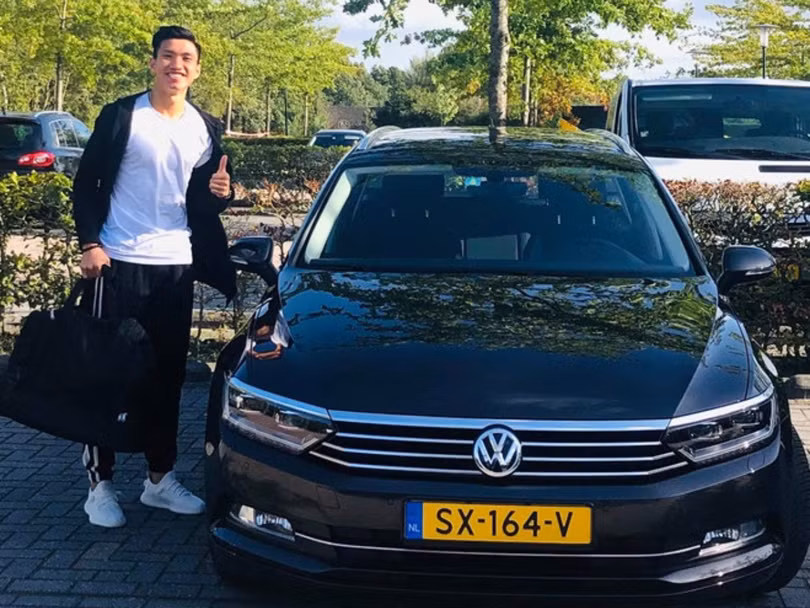 Đoàn Văn Hậu được cấp chiếc Volkswagen Passat tại Hà Lan. Ảnh ST Đoàn Văn Hậu được cấp chiếc Volkswagen Passat tại Hà Lan. Ảnh ST