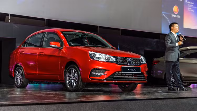 Li giới thiệu mẫu Saga phiên bản nâng cấp hồi tháng 8 vừa qua. Ảnh: Paultan Li giới thiệu mẫu Saga phiên bản nâng cấp hồi tháng 8 vừa qua. Ảnh: Paultan
