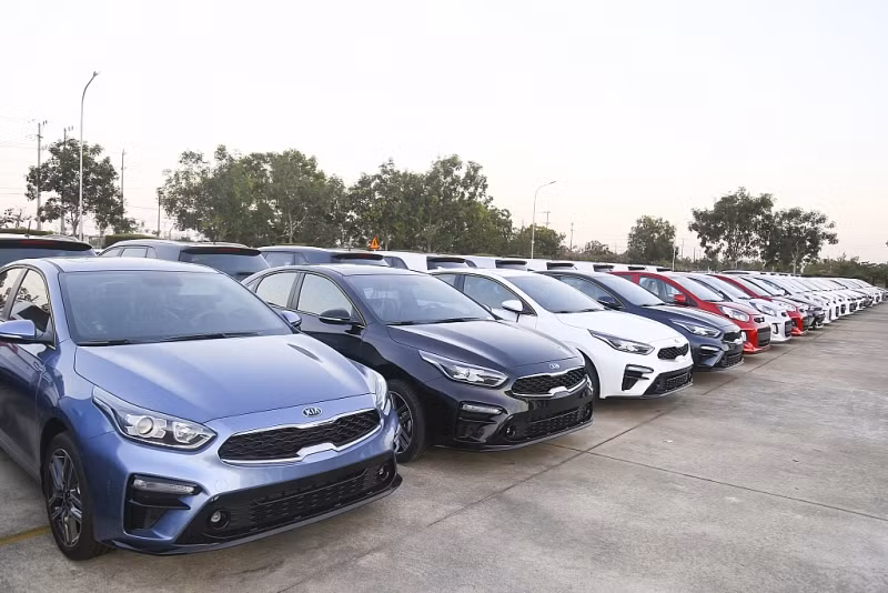 120 xe được cuất khẩu cho Công ty Super Seven Stars Motors Industry Co., Ltd (SSS), nhà sản xuất và phân phối độc quyền xe du lịch Kia tại Myanmar, sản xuất và kinh doanh xe du lịch các thương hiệu Peugeot, SsangYong và xe bus. 120 xe được cuất khẩu cho Công ty Super Seven Stars Motors Industry Co., Ltd (SSS), nhà sản xuất và phân phối độc quyền xe du lịch Kia tại Myanmar, sản xuất và kinh doanh xe du lịch các thương hiệu Peugeot, SsangYong và xe bus.