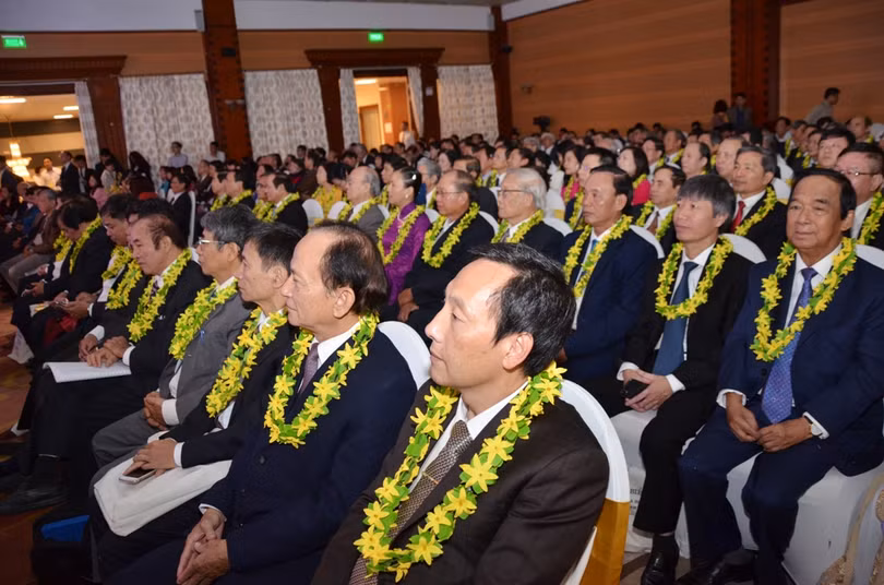 Các trí thức được tôn vinh Các trí thức được tôn vinh