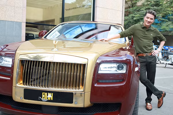 Xe Rolls-Royce Ghost mạ vàng của Đàm Vĩnh Hưng Xe Rolls-Royce Ghost mạ vàng của Đàm Vĩnh Hưng