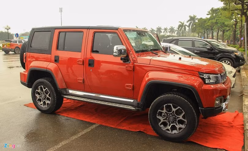 BJ40 có ngoại thất hầm hố, hợp đi đường đèo dốc, đồi núi... Ảnh: Đình Phong BJ40 có ngoại thất hầm hố, hợp đi đường đèo dốc, đồi núi... Ảnh: Đình Phong