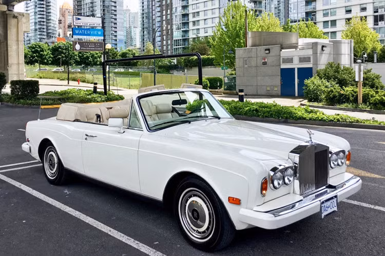Rolls-Royce Corniche: Phí trước bạ 5,028 tỷ đồng Rolls-Royce Corniche: Phí trước bạ 5,028 tỷ đồng