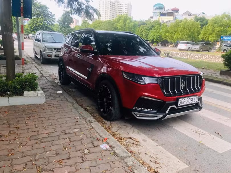 Zotye Z8 thay logo Maserati. Ảnh: Ho Sy Quang Zotye Z8 thay logo Maserati. Ảnh: Ho Sy Quang