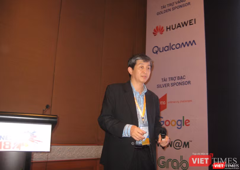 Ông Trần Tuấn Anh thuyết trình về công nghệ 5G tại phiên thảo luận chuyên đề về hạ tầng, tài nguyên Internet và vấn đề quyền riêng tư, bảo mật
