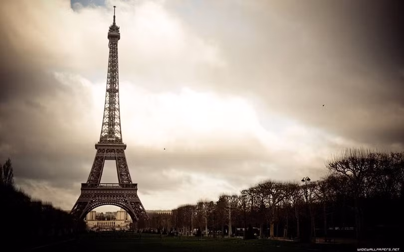 Tháp Eiffel (ảnh: FBNV) Tháp Eiffel (ảnh: FBNV)