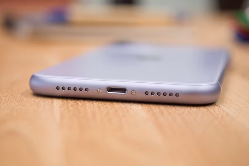 Apple muốn bỏ hết các cổng kết nối vật lý (ảnh Phone Arena) Apple muốn bỏ hết các cổng kết nối vật lý (ảnh Phone Arena)