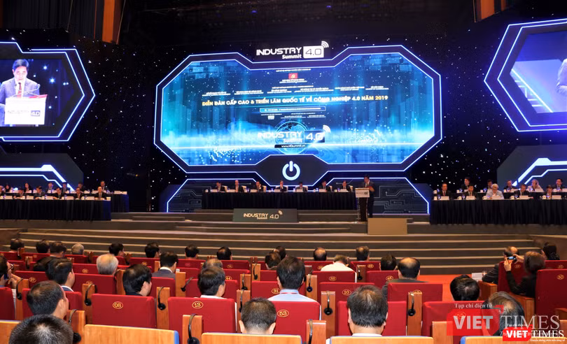 Diễn đàn cấp cao về Công nghiệp 4.0 diễn ra sáng 3/10 tại Trung tâm Hội nghị Quốc gia Diễn đàn cấp cao về Công nghiệp 4.0 diễn ra sáng 3/10 tại Trung tâm Hội nghị Quốc gia