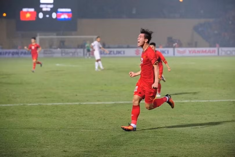 Tiền đạo Nguyễn Tiến Linh ăn mừng bàn thắng (ảnh: Fox Sport) Tiền đạo Nguyễn Tiến Linh ăn mừng bàn thắng (ảnh: Fox Sport)