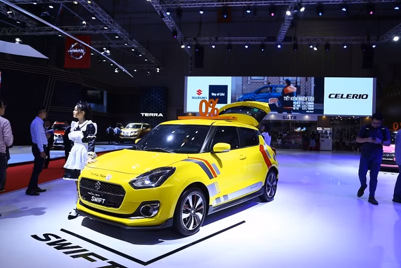 Mẫu hatchback bán chạy Swift được Suzuki có giá bán 499 triệu đồng cho phiên bản GL và 459 triệu đồng cho phiên bản GLX