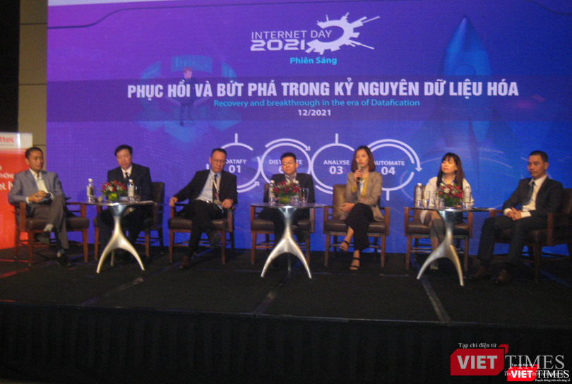 Các diễn giả trong phần giao lưu tại hội thảo