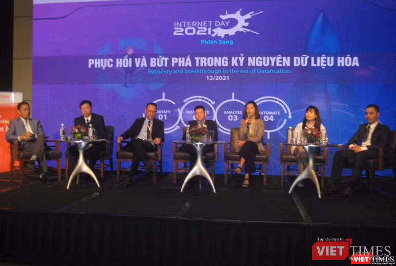 Các diễn giả trong phần giao lưu tại hội thảo