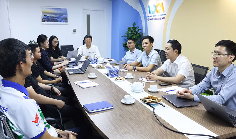 Đại diện một số tổ chức, doanh nghiệp tham gia thảo luận trực tuyến và trực tiếp về Dự thảo Nghị định thay thế Nghị định 72/2013 về quản lý, cung cấp, sử dụng dịch vụ Internet. VDCA sẽ thu thập ý kiến các doanh nghiệp và gửi những kiến nghị, đóng góp ý kiến cho việc xây dựng Nghị định.