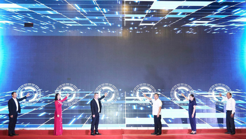 bam nut khai truong Moc Chau Tour.jpg