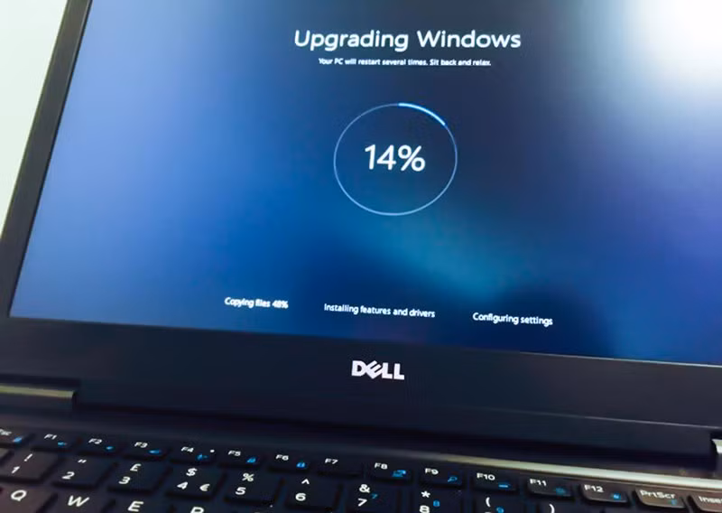 Các bản cập nhật là rất cần thiết đối với người dùng máy tính vì nó sẽ bảo vệ cho họ tránh khỏi những lỗ hổng bảo mật trong hệ điều hành.