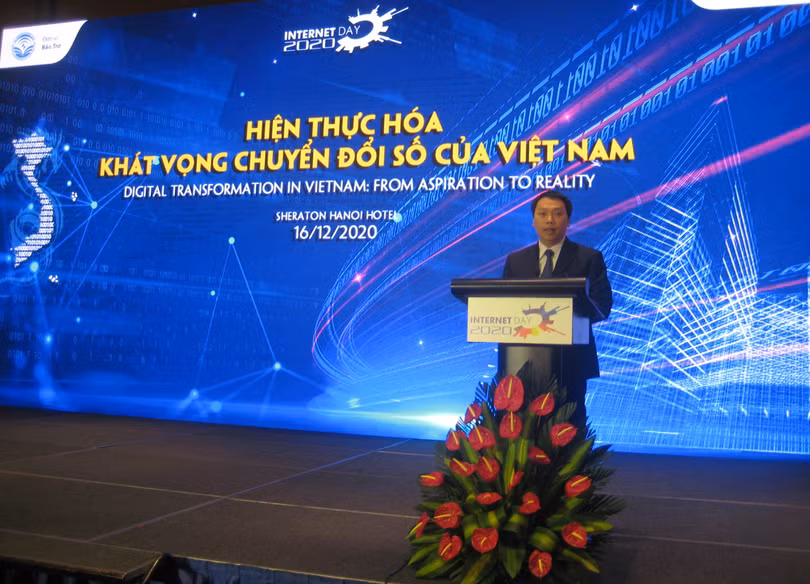 Thứ trưởng Bộ Thông tin và Truyền thông Nguyễn Huy Dũng: "Bây giờ là lúc thể hiện khát vọng đưa những dấu chân số Việt Nam ngày càng đi xa hơn và in dấu đậm nét trong không gian mạng toàn cầu"