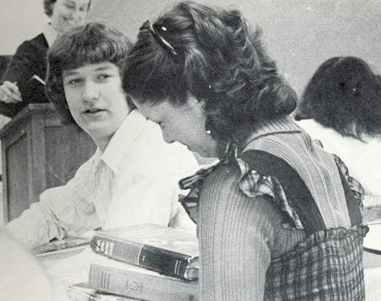 Niên giám trường phổ thông Robertsdale (Ảnh AL.com) Niên giám trường phổ thông Robertsdale (Ảnh AL.com)