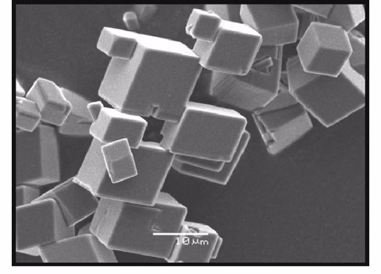 Tinh thể Magiêzit tự nhiên (Ảnh Nater) Tinh thể Magiêzit tự nhiên (Ảnh Nater)