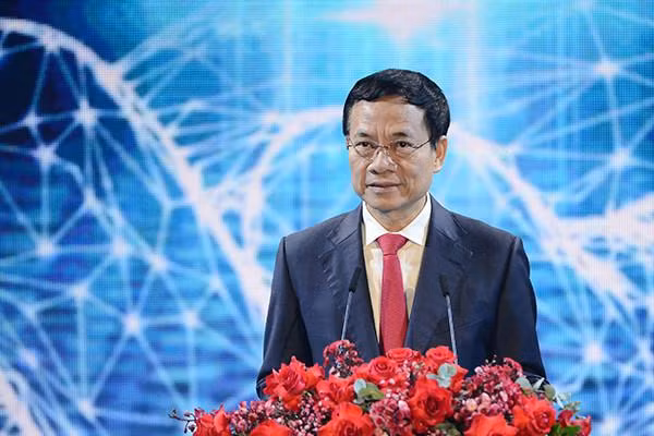 Bộ trưởng Bộ Thông tin và Truyền thông Nguyễn Mạnh Hùng