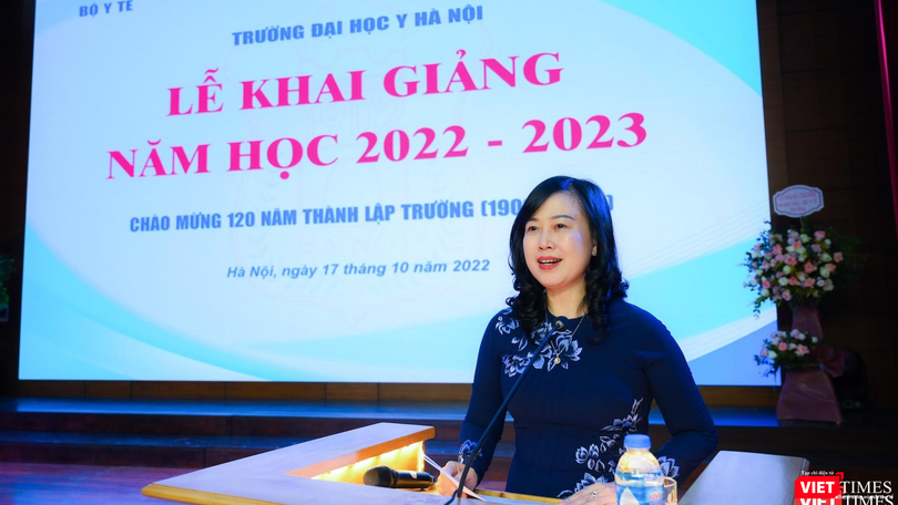 Q. Bộ trưởng Đào Hồng Lan chúc mừng thầy và trò Trường Đại học Y Hà Nội bước vào năm học mới