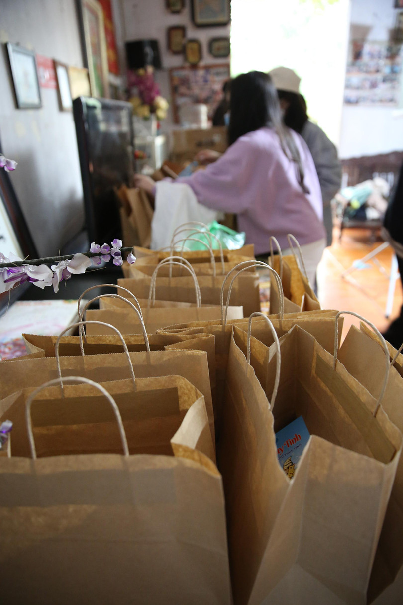 Những túi quà mà CLB La'Cinéma dành cho các em nhỏ tại Trung tâm dạy nghề Quỳnh Hoa