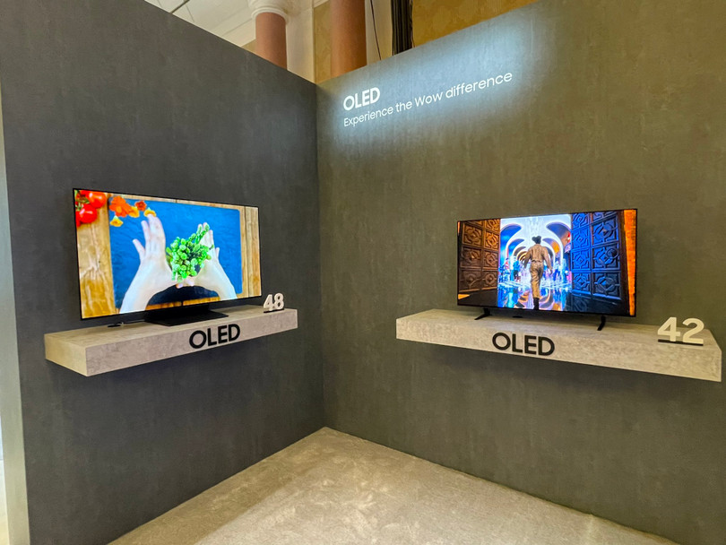 Màn hình OLED 42 inch và 48 inch