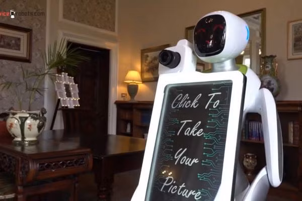 Robot chụp hình Eva