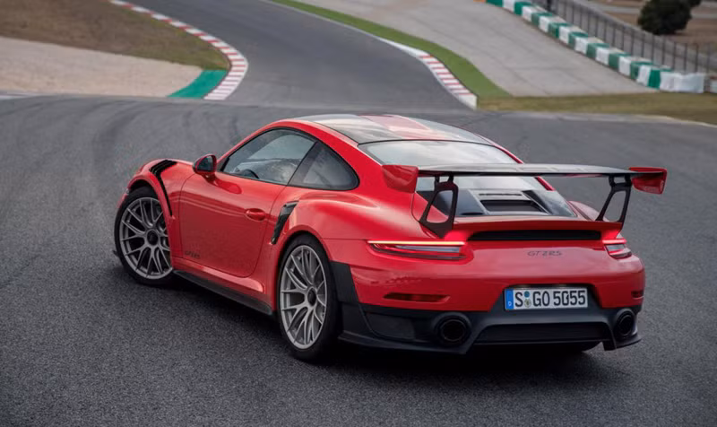 Nhiều người mua xe Prosche không phải để đi