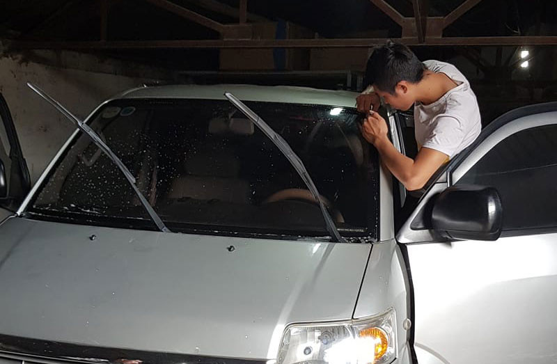 Mùa hè đến khiến các biện pháp chống nóng, trong đó có dán phim cách nhiệt ô tô, nhận được nhiều sự quan tâm. 