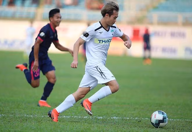 Văn Toàn ngày càng thi đấu ấn tượng (ảnh VPF) 